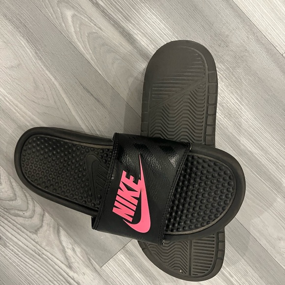 Nike Black Slides with Pink Logo - Picture 2 of 3